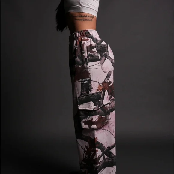 Darc Sport Women’s Wolves Durst Cargo Sweats Baby Pink Woodland Camo Medium - Picture 2 of 3